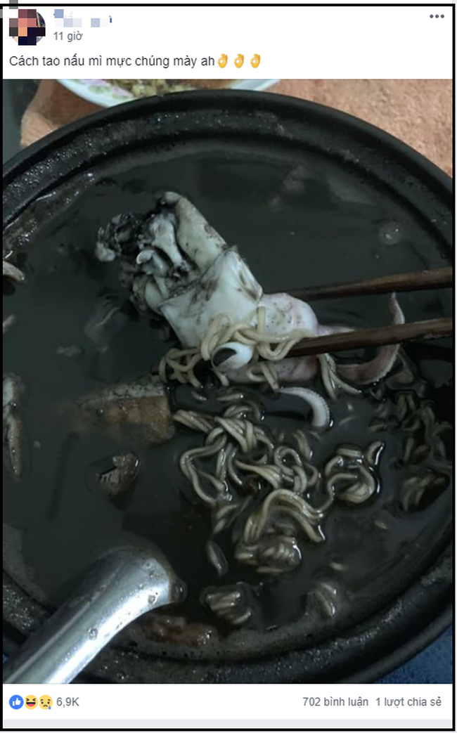 Sốc với bát mì đen phiên bản Việt của anh chàng đảm đang, nhưng ai cũng tò mò về điều này Sốc với bát mì đen phiên bản Việt của anh chàng đảm đang, nhưng ai cũng tò mò về điều này