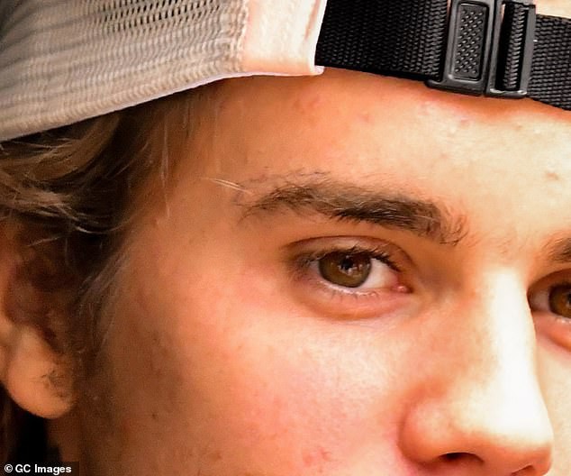 Lột xác đẹp trai hơn, Justin Bieber tươi tắn hết cỡ khi hẹn hò bà xã Hailey Baldwin trên phố