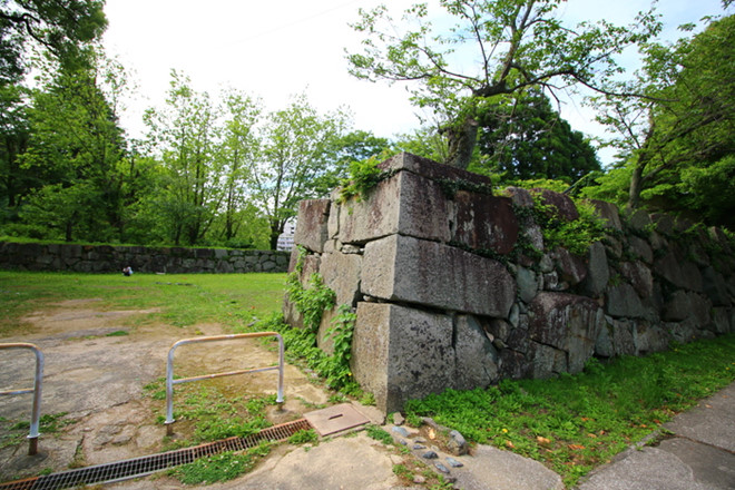 Dân mạng Nhật Bản bức xúc với chữ ‘Hào’ viết bậy tại khu di tích