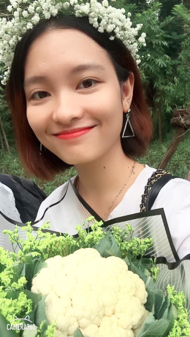 Hoa súp lơ 10K/bó mùa kỷ yếu: Chụp ảnh xong đem về xào với thịt bò, vừa độc đáo lại tiết kiệm