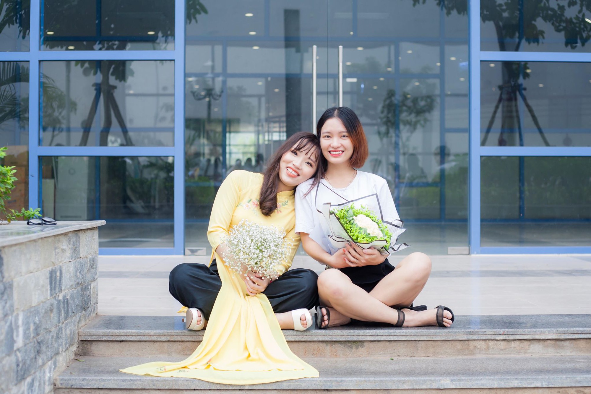 Hoa súp lơ 10K/bó mùa kỷ yếu: Chụp ảnh xong đem về xào với thịt bò, vừa độc đáo lại tiết kiệm