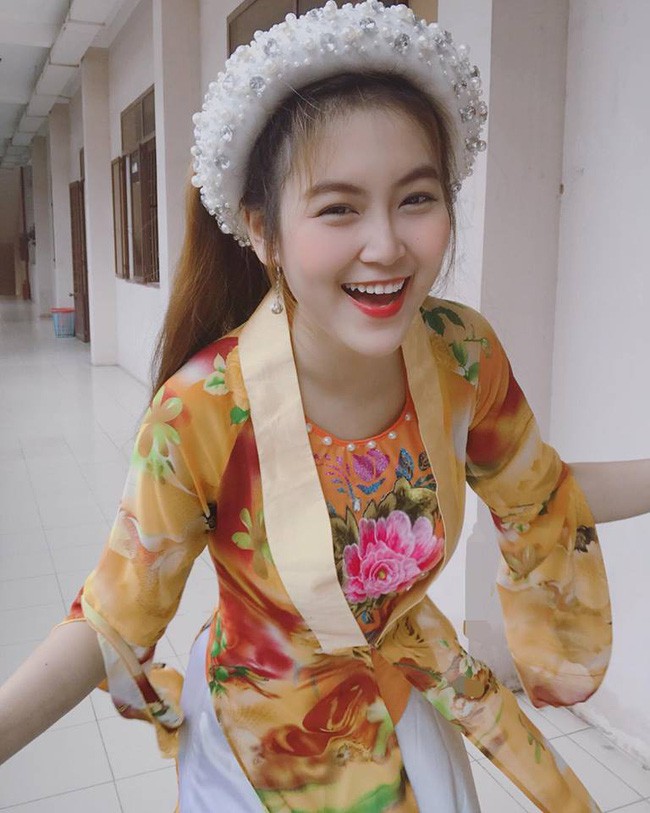 Từng là người mẫu nội y, cô giáo hotgirl đang khiến MXH Việt dậy sóng Từng là người mẫu nội y, cô giáo hotgirl đang khiến MXH Việt dậy sóng