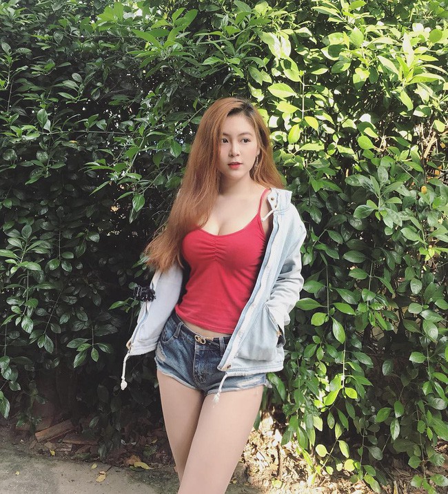 Từng là người mẫu nội y, cô giáo hotgirl đang khiến MXH Việt dậy sóng Từng là người mẫu nội y, cô giáo hotgirl đang khiến MXH Việt dậy sóng