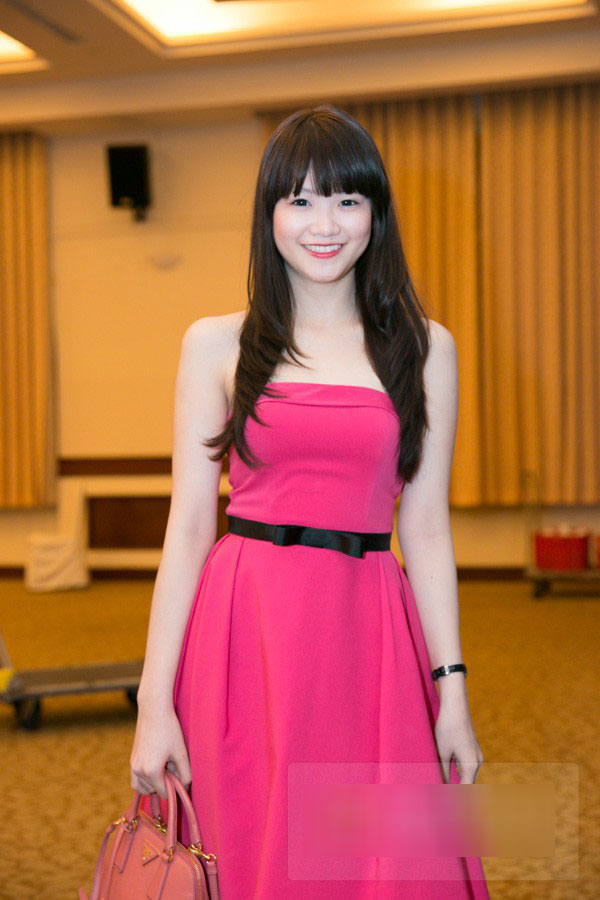 Chuyện đó có ai ngờ: Tân Hoa hậu trái đất là em gái kết nghĩa của Ngọc Trinh