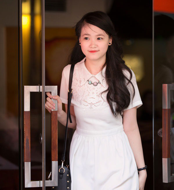 Chuyện đó có ai ngờ: Tân Hoa hậu trái đất là em gái kết nghĩa của Ngọc Trinh