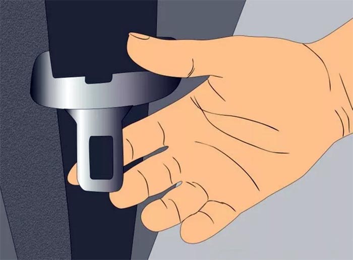 Từ vụ ô tô lao xuống sông Hồng: Những kỹ năng thoát hiểm dưới nước tài xế cần biết