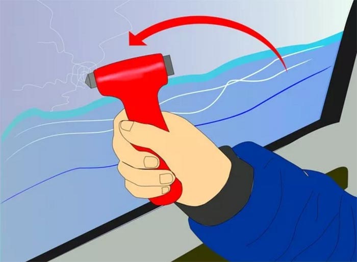 Từ vụ ô tô lao xuống sông Hồng: Những kỹ năng thoát hiểm dưới nước tài xế cần biết