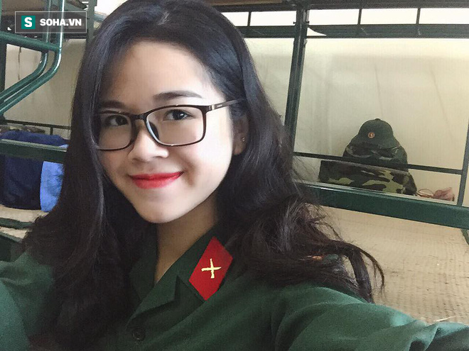 Cô gái mặc quân phục gây sốt MXH: Tôi là văn công, đương nhiên cần chăm chút vẻ bề ngoài