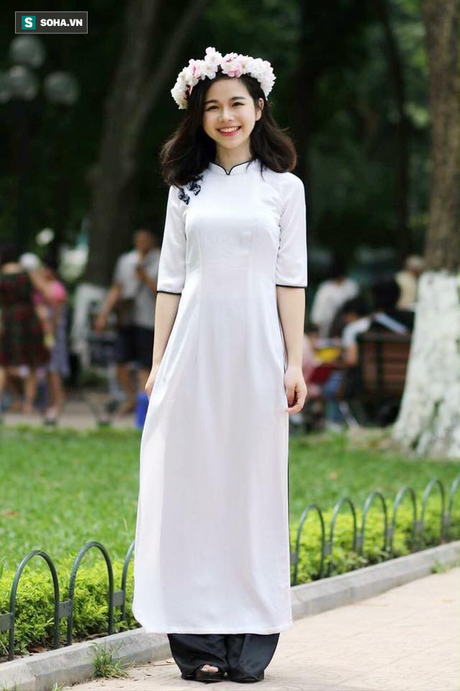 Cô gái mặc quân phục gây sốt MXH: Tôi là văn công, đương nhiên cần chăm chút vẻ bề ngoài