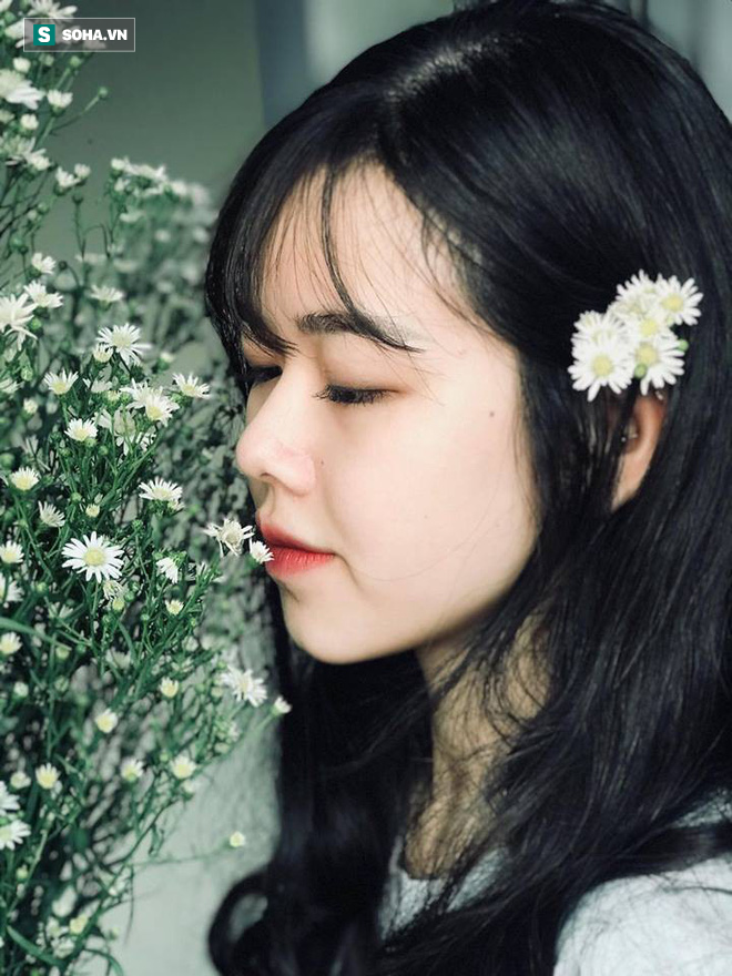 Cô gái mặc quân phục gây sốt MXH: Tôi là văn công, đương nhiên cần chăm chút vẻ bề ngoài