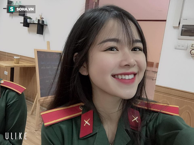 Cô gái mặc quân phục gây sốt MXH: Tôi là văn công, đương nhiên cần chăm chút vẻ bề ngoài