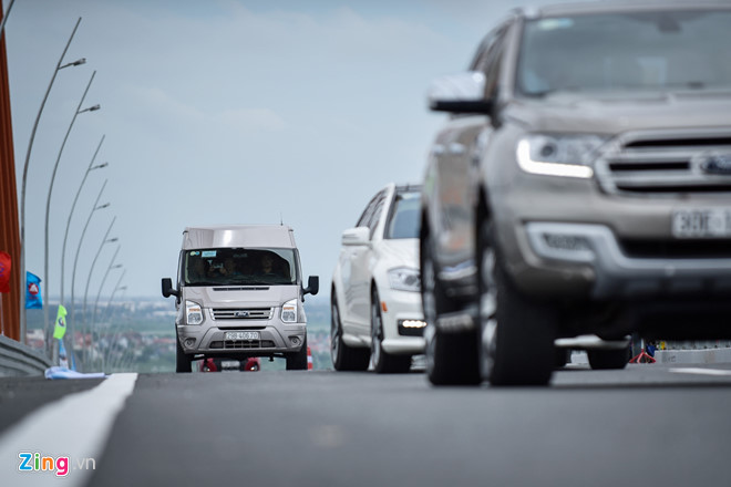 Ôtô dập dềnh khi qua cầu 7.300 tỷ: Bộ GTVT yêu cầu kiểm tra