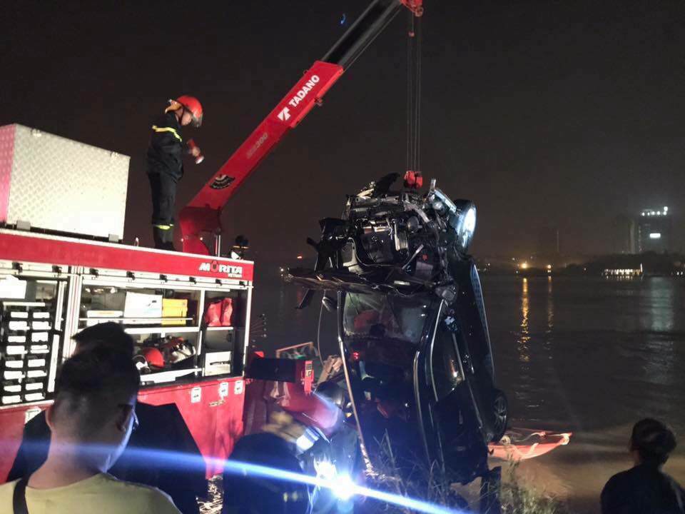 Vụ xe Mercedes lao từ cầu Chương Dương xuống sông: Phát hiện dấu hiệu bất thường