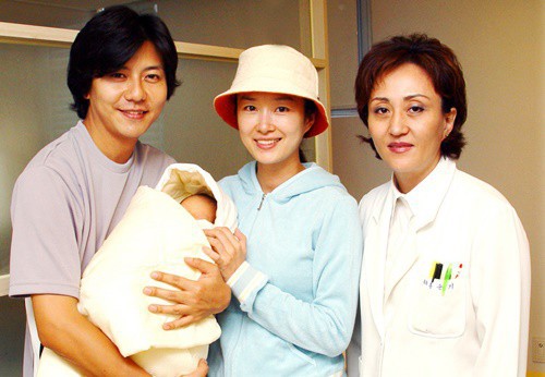 Lãng tử thanh xuân Son Ji Chang của Hoa cúc vàng nguyện từ bỏ tất cả vì người mình yêu, hạnh phúc làm mỹ nam hết thời bên vợ con