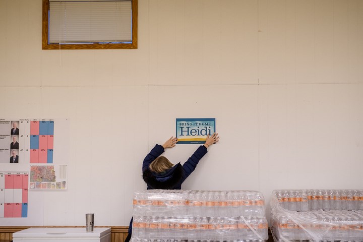 Ảnh: Không khí căng như dây đàn trước bầu cử giữa nhiệm kỳ ở Mỹ