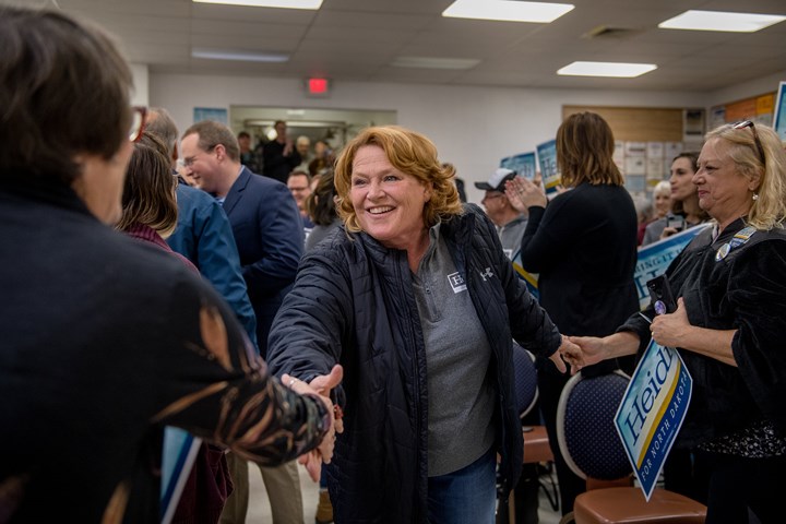 Ảnh: Không khí căng như dây đàn trước bầu cử giữa nhiệm kỳ ở Mỹ