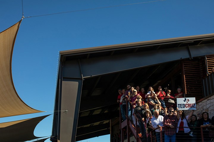 Ảnh: Không khí căng như dây đàn trước bầu cử giữa nhiệm kỳ ở Mỹ