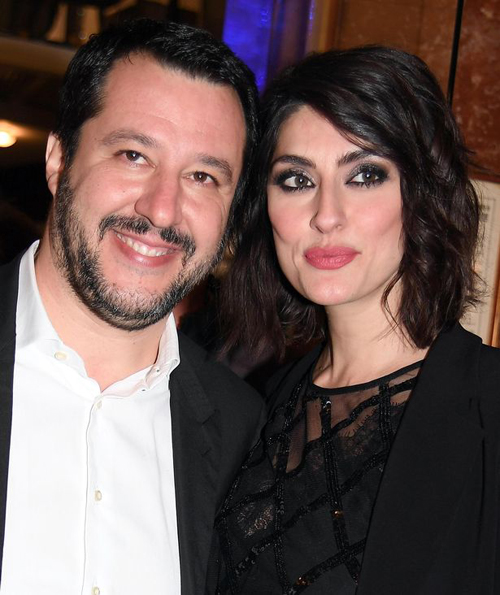 Bạn gái chia tay phó thủ tướng Italy bằng ảnh giường chiếu