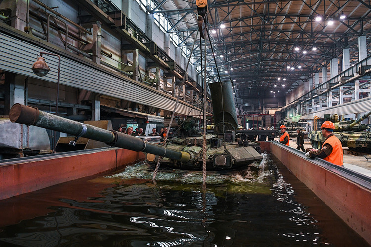 Nóng: Nga bắt đầu giao xe tăng T-90 cho Việt Nam?