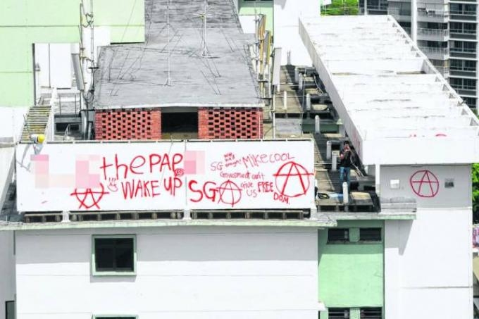 Vẽ bậy lên di tích - tội phạt tiền ở Việt Nam, ngồi tù ở nước khác