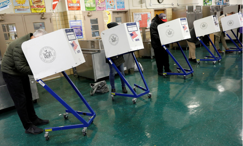 Người Mỹ bắt đầu bỏ phiếu bầu cử giữa kỳ