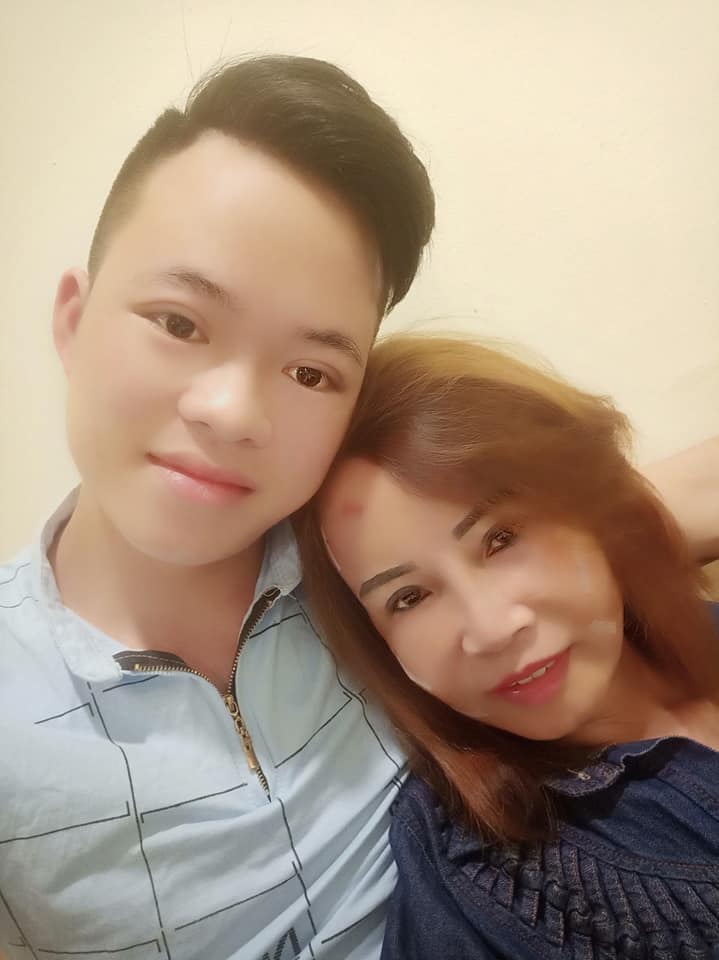 Cư dân mạng phát sốt với clip tình cảm và tâm thư mùi mẫn gửi chồng của cô dâu 62 tuổi