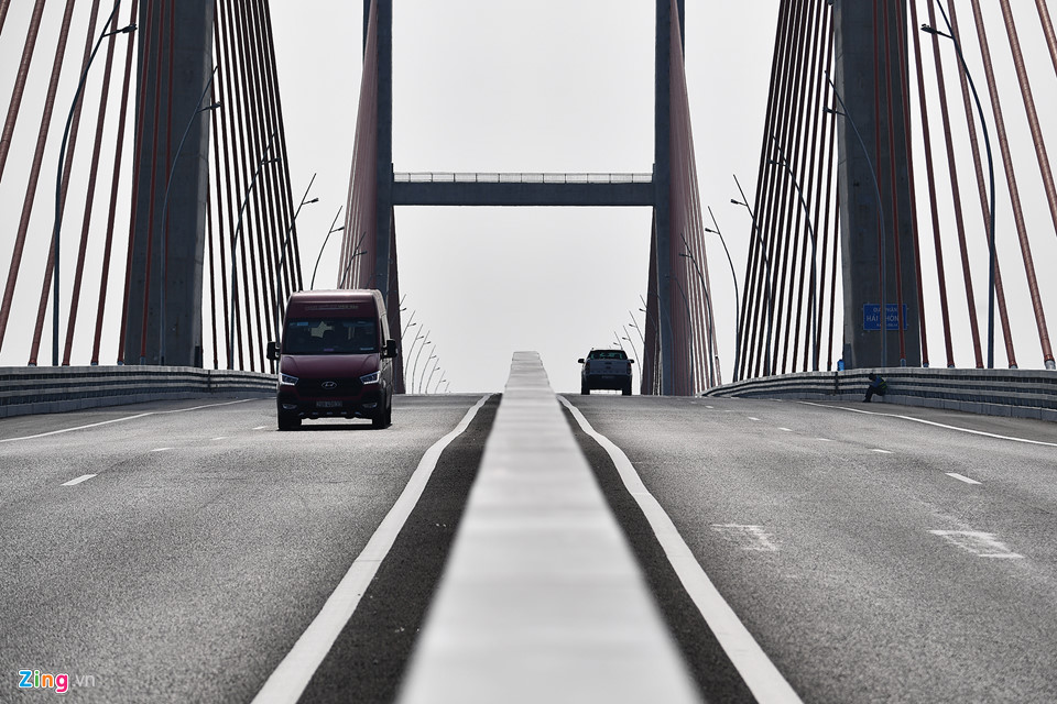 Video - Ảnh: Cận cảnh hiện tượng lồi lõm ở mặt cầu Bạch Đằng 7.300 tỷ