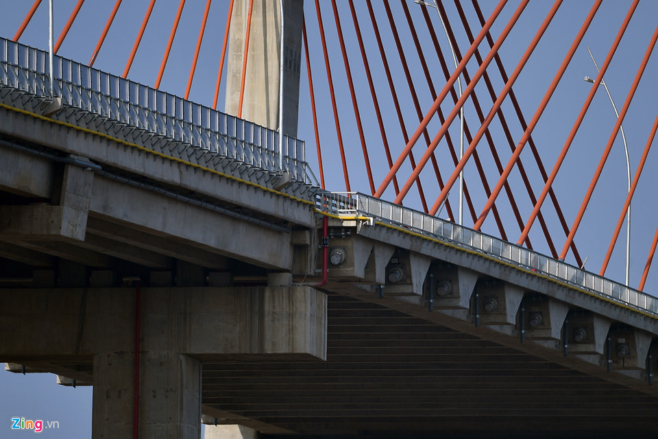 Video - Ảnh: Cận cảnh hiện tượng lồi lõm ở mặt cầu Bạch Đằng 7.300 tỷ