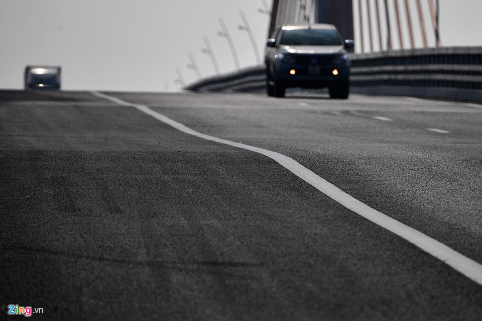 Video - Ảnh: Cận cảnh hiện tượng lồi lõm ở mặt cầu Bạch Đằng 7.300 tỷ