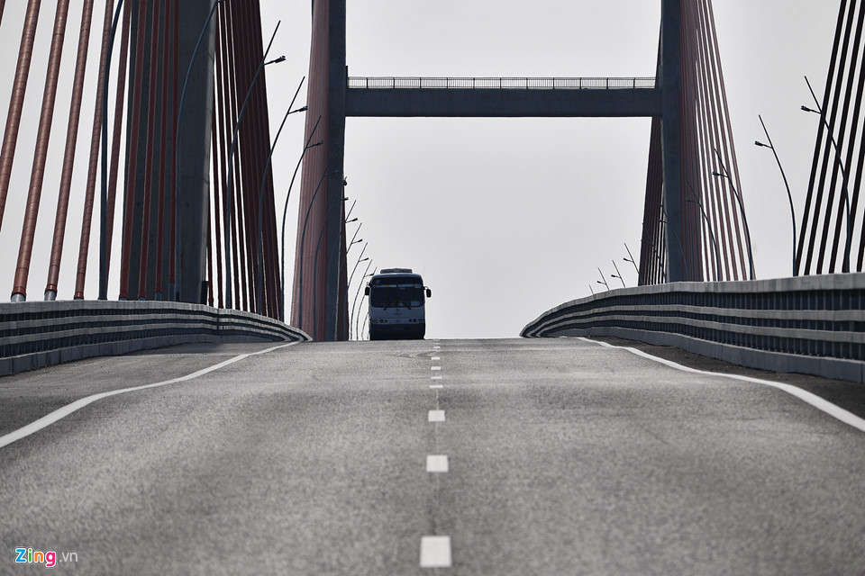 Video - Ảnh: Cận cảnh hiện tượng lồi lõm ở mặt cầu Bạch Đằng 7.300 tỷ