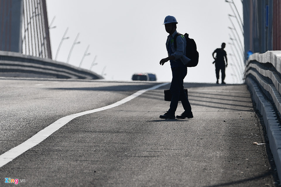 Video - Ảnh: Cận cảnh hiện tượng lồi lõm ở mặt cầu Bạch Đằng 7.300 tỷ