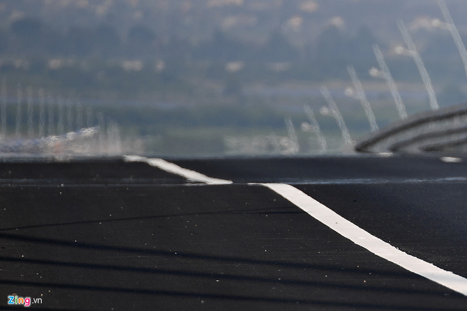 Video - Ảnh: Cận cảnh hiện tượng lồi lõm ở mặt cầu Bạch Đằng 7.300 tỷ