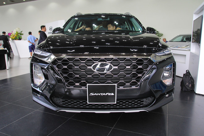 Hyundai SantaFe đầu tiên về đại lý tại TP.HCM