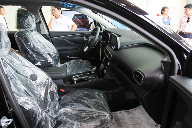 Hyundai SantaFe đầu tiên về đại lý tại TP.HCM