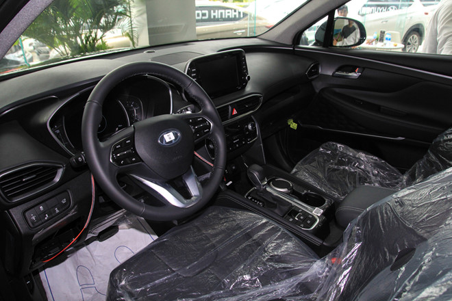 Hyundai SantaFe đầu tiên về đại lý tại TP.HCM