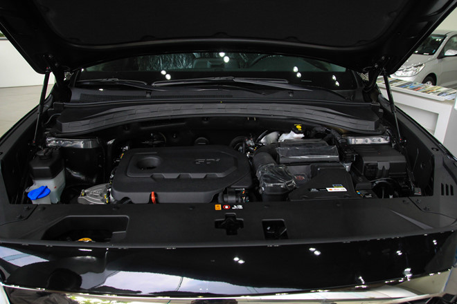 Hyundai SantaFe đầu tiên về đại lý tại TP.HCM