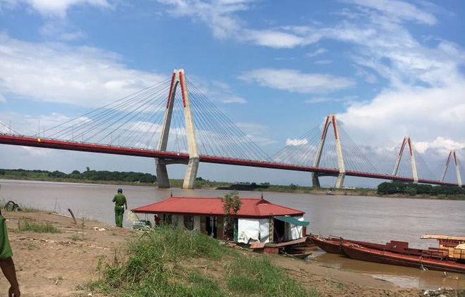 Chàng trai nhảy cầu Nhật Tân tự tử bất thành chia sẻ trải nghiệm kinh hoàng: Khi cận kề ranh giới sống chết, tôi hối hận