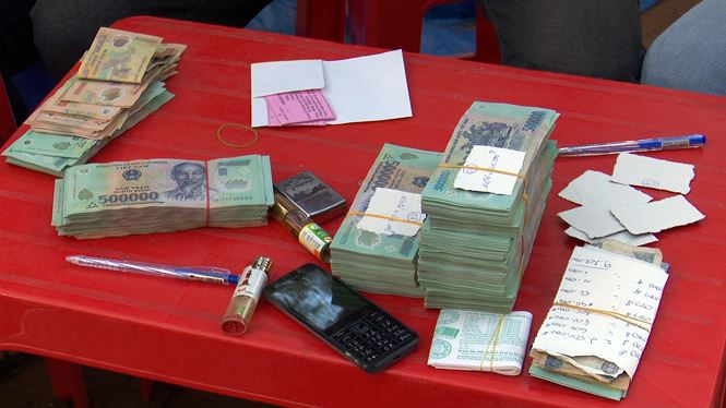 Bắt 25 đối tượng tại tụ điểm đá gà quy mô lớn, thu gần 1 tỷ đồng