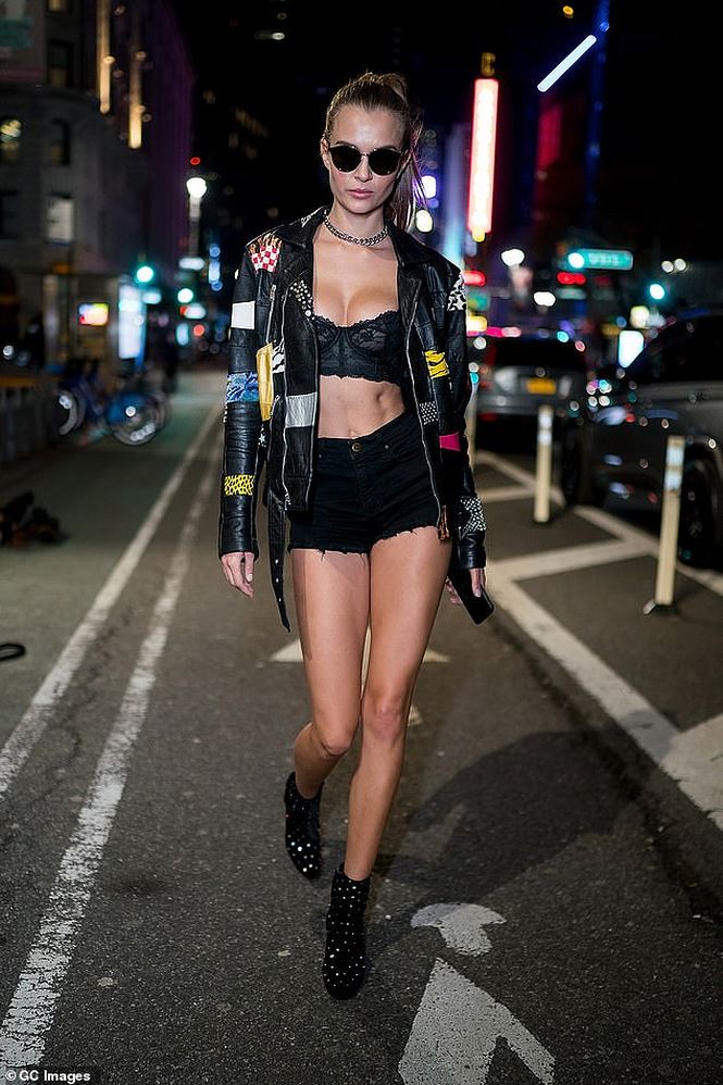 Siêu mẫu Đan Mạch eo thon chân dài đi thử nội y Victoria’s Secret