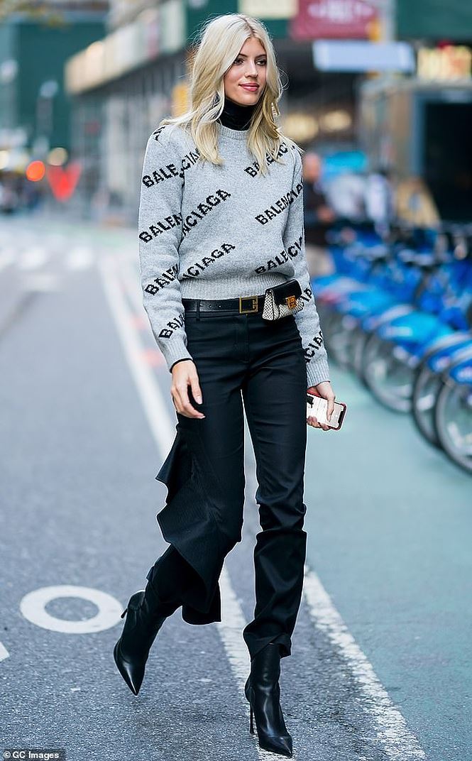 Siêu mẫu Đan Mạch eo thon chân dài đi thử nội y Victoria’s Secret