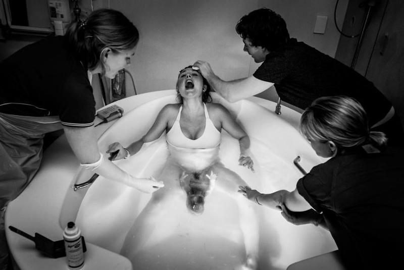 14 khoảnh khắc sinh con chất lừ, mẹ sẽ không hối hận khi xem!