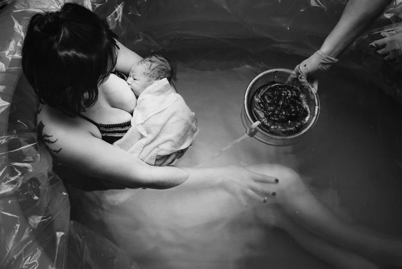 14 khoảnh khắc sinh con chất lừ, mẹ sẽ không hối hận khi xem!