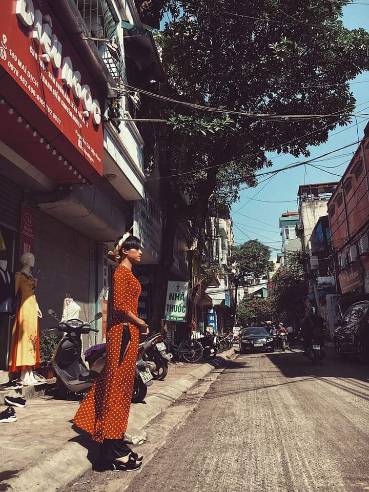 Nhóm nam sinh mặc áo dài, giả gái chụp kỷ yếu bị dân mạng chê nữ tính nhưng biết thân thế thật ai cũng thích thú