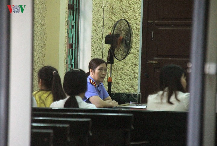 Vụ kẻ nhiễm HIV xâm hại bé gái: Bị cáo than ốm yếu không đến tòa