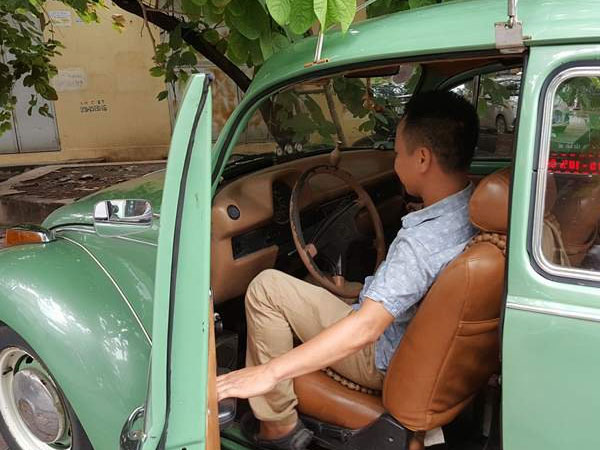 Thuê thám tử theo dõi con, đại gia đất Cảng phát hiện vợ ngoại tình