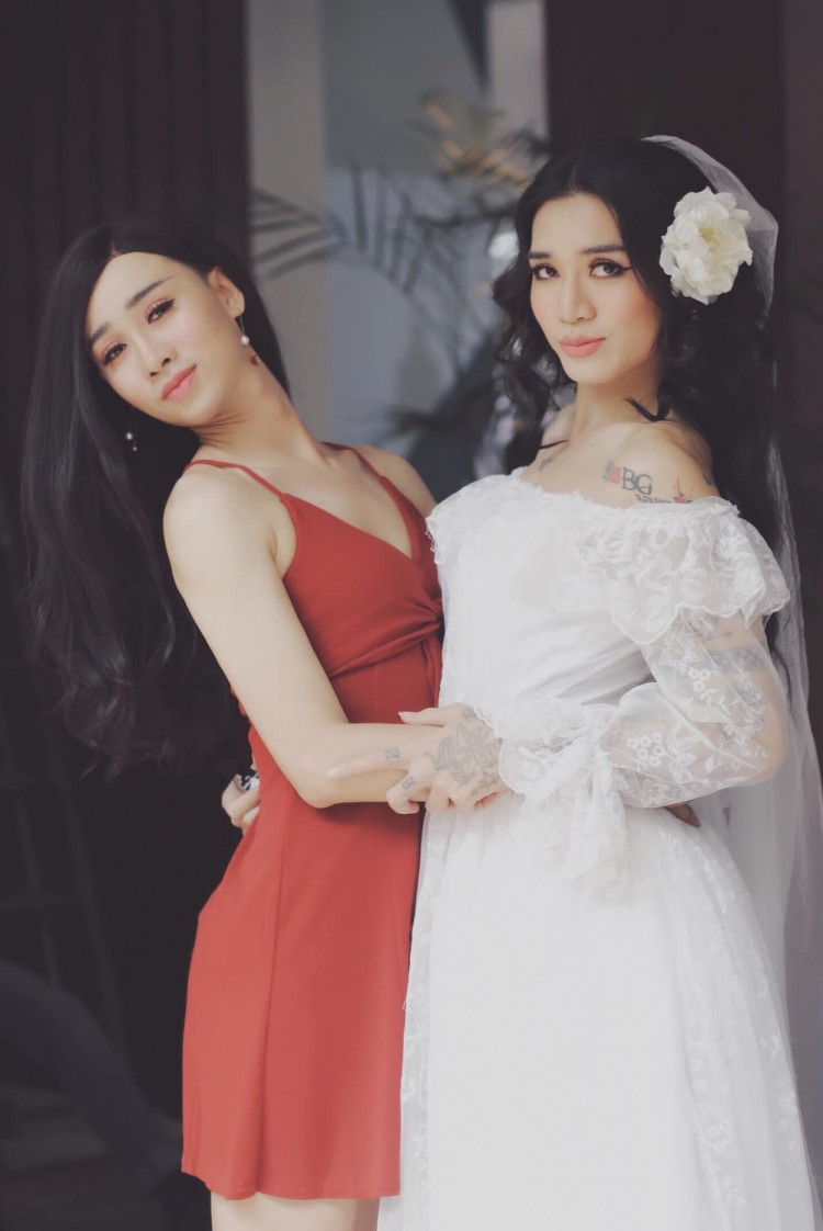 BB Trần diện váy cô dâu trong bộ ảnh cưới kiêu sa cùng Hải Triều, rộ nghi vấn chuẩn bị đi bắt chồng?