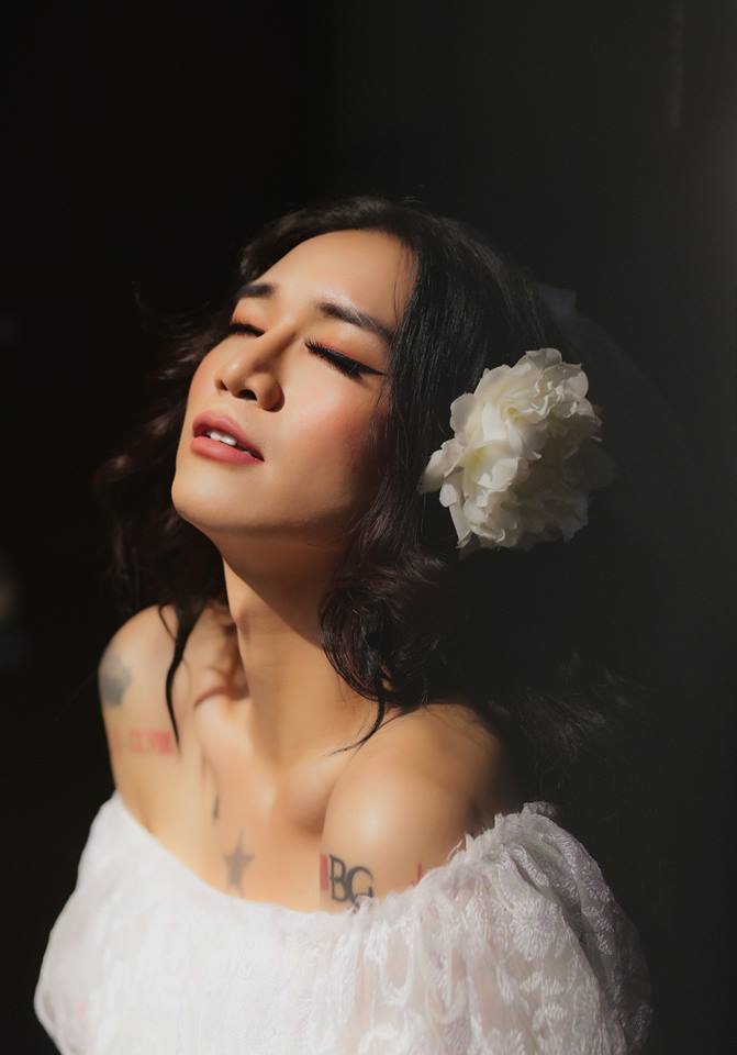 BB Trần diện váy cô dâu trong bộ ảnh cưới kiêu sa cùng Hải Triều, rộ nghi vấn chuẩn bị đi bắt chồng?