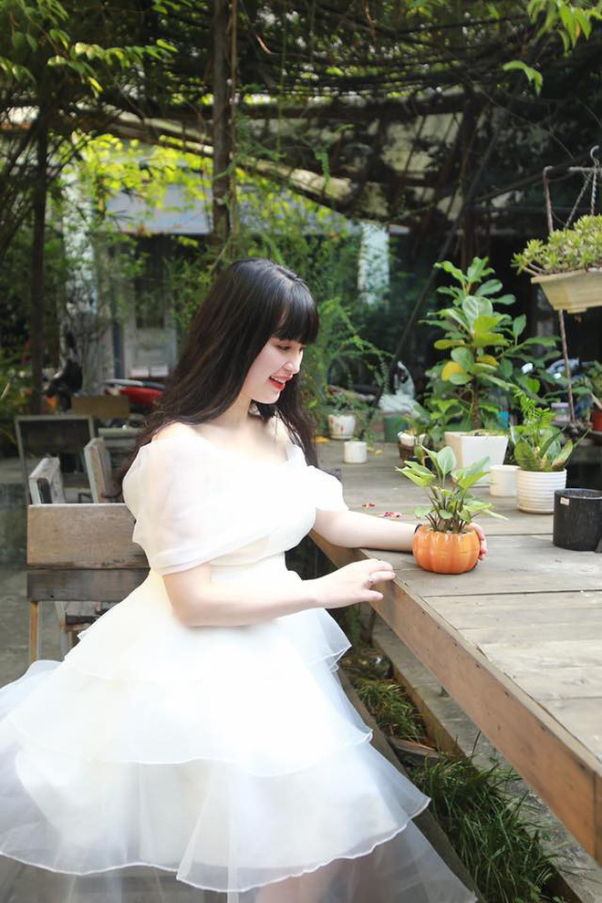 Hình ảnh mới nhất của em bé Lào Cai sau 2 năm về với mẹ nuôi: Cao lớn bụ bẫm, nói cười nhiều hơn