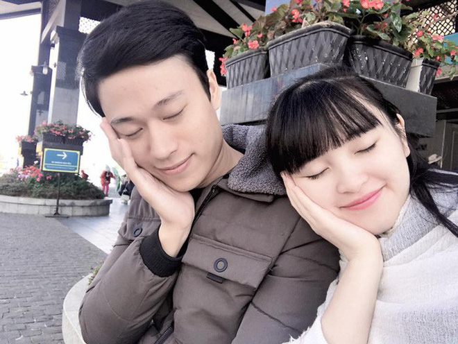 Hình ảnh mới nhất của em bé Lào Cai sau 2 năm về với mẹ nuôi: Cao lớn bụ bẫm, nói cười nhiều hơn