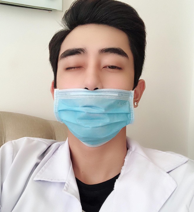 Sinh viên ngành Y Dược hot đến mức độ nào: Kẻ là nam thần chốn bệnh viện, người là hotgirl du học sinh tốt nghiệp GPA 4.0 tại Mỹ Sinh viên ngành Y Dược hot đến mức độ nào: Kẻ là nam thần chốn bệnh viện, người là hotgirl du học sinh tốt nghiệp GPA 4.0 tại Mỹ